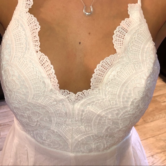 WHITE LACE ROMPER - Picture 1 of 3